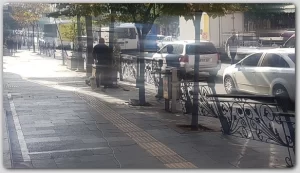  Mimar Sinan Caddesi, Yayaların Sadece Yaya Yolunu Kullanmaları İçin Bariyerler Yapılıyor