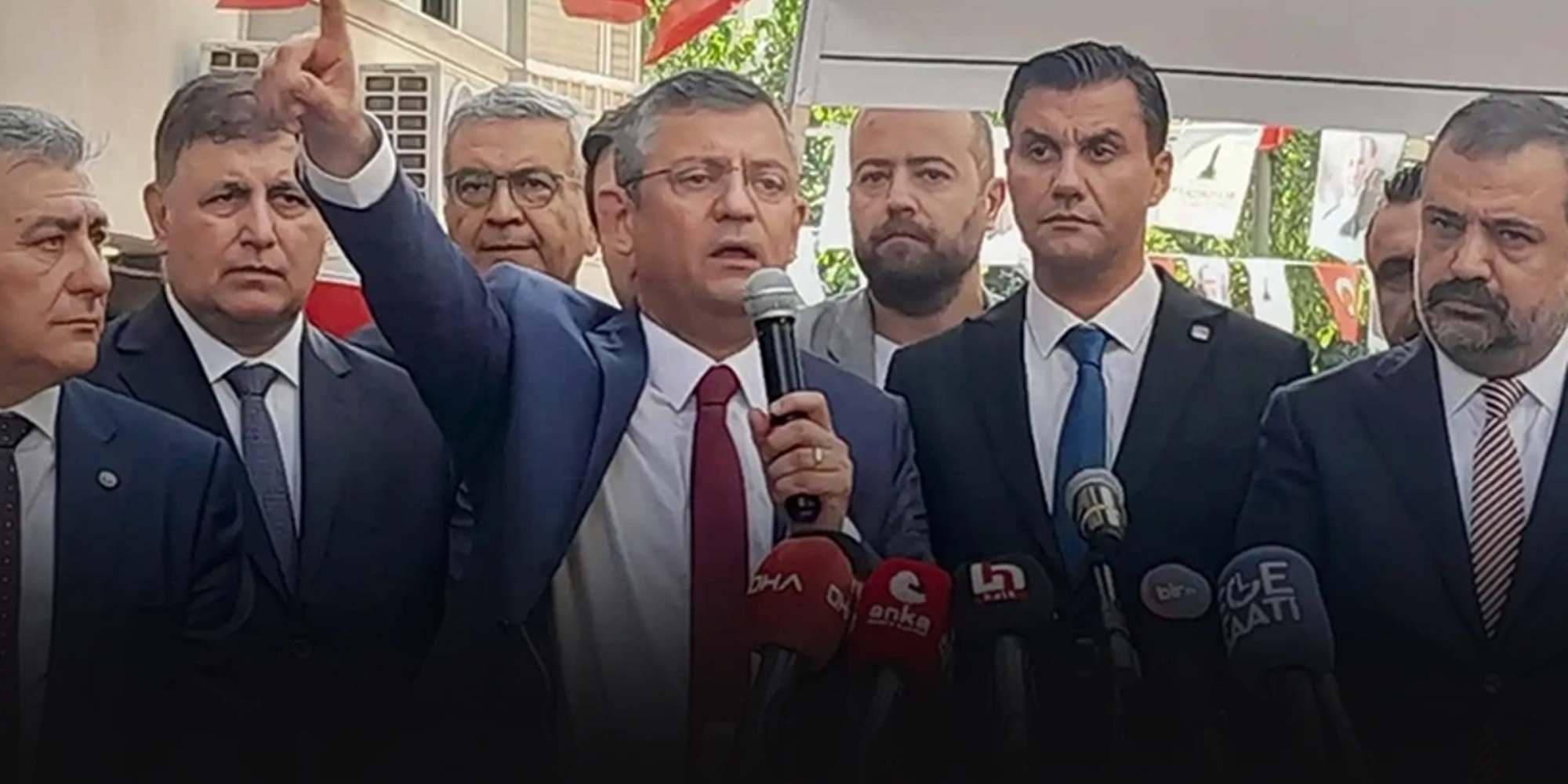 “Özgür Özel İzmir’de Çoşkuyla