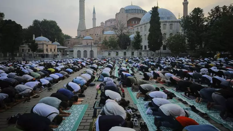 Bayram Namazı Saat Kaçta Kılınacak ?