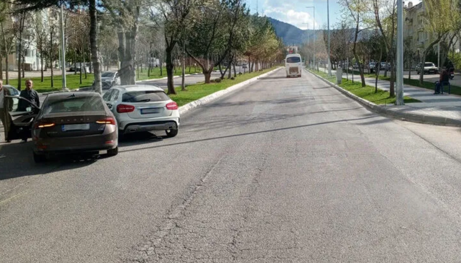 Isparta’da otomobiller çarpıştı