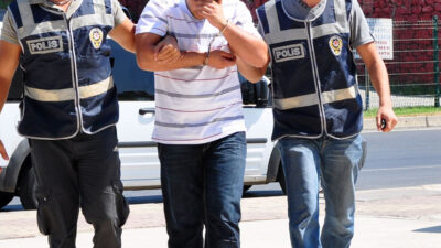 Türbenin Yardım Kutusunda Bulunan Paraları Çaldı