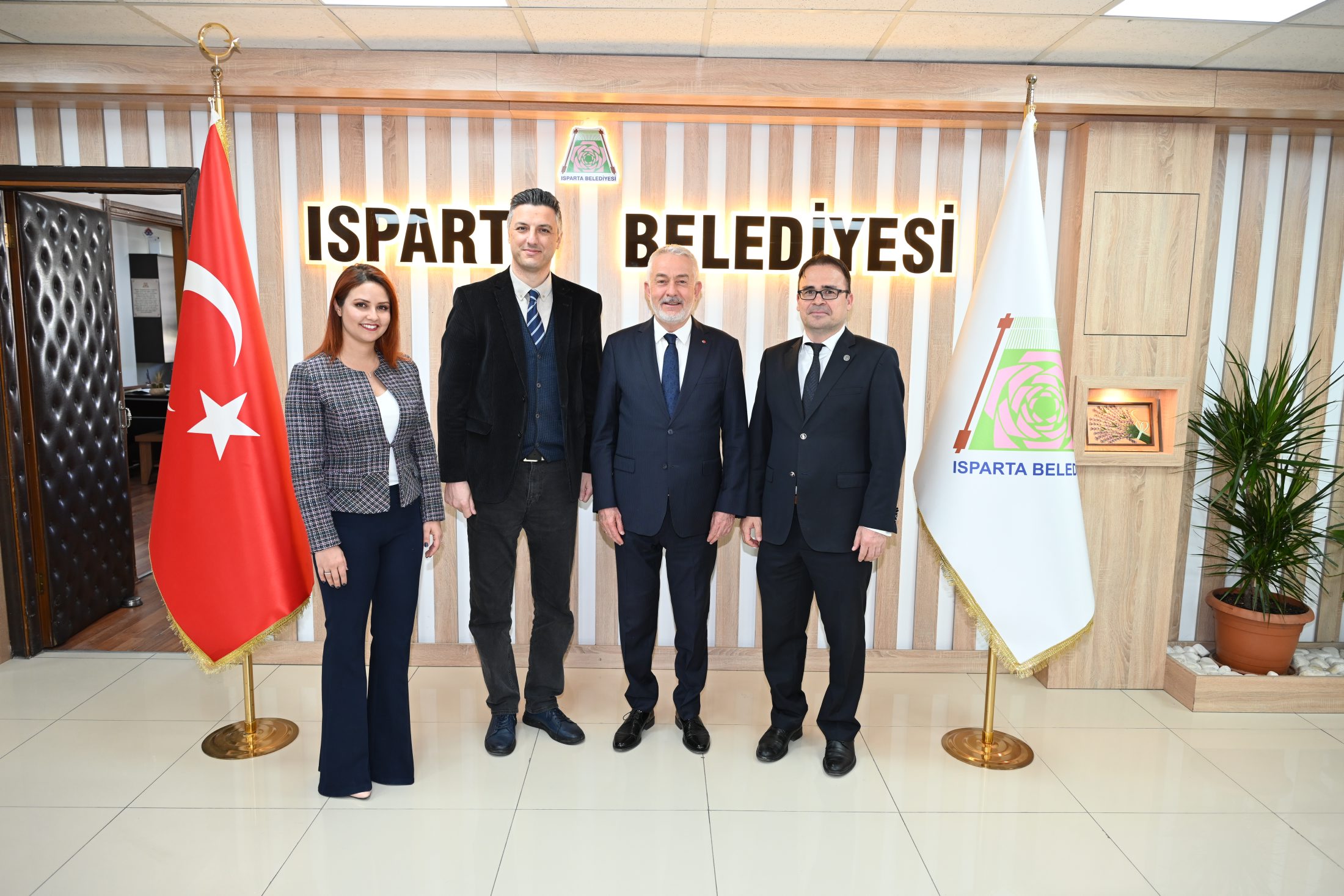 Isparta’da Üniversite ve Belediye İş Birliği: Başkan Şükrü Başdeğirmen’e Nezaket Ziyareti