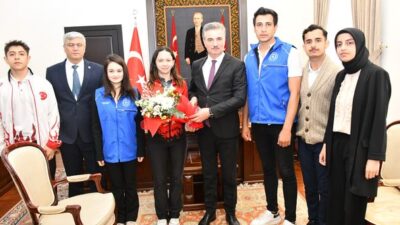 Isparta Valisi Gençlik Haftası’nda Geleceğin Temsilcilerini Ağırladı
