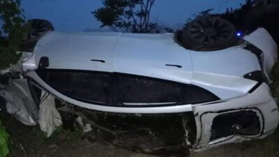 Direksiyon Hakimiyetini Kaybetti , Bahçeye Uçtu