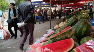Tezgâhlarda Yarım Ve Çeyrek Karpuz Satılıyor