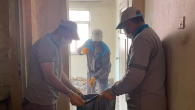 Kiracının çöp eve çevirdiği daireye girip ağlayan Aynur teyzenin yüzü güldü