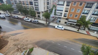 Yağış Sonrası Meydana Gelen Toprak Kayması Çileden Çıkarttı