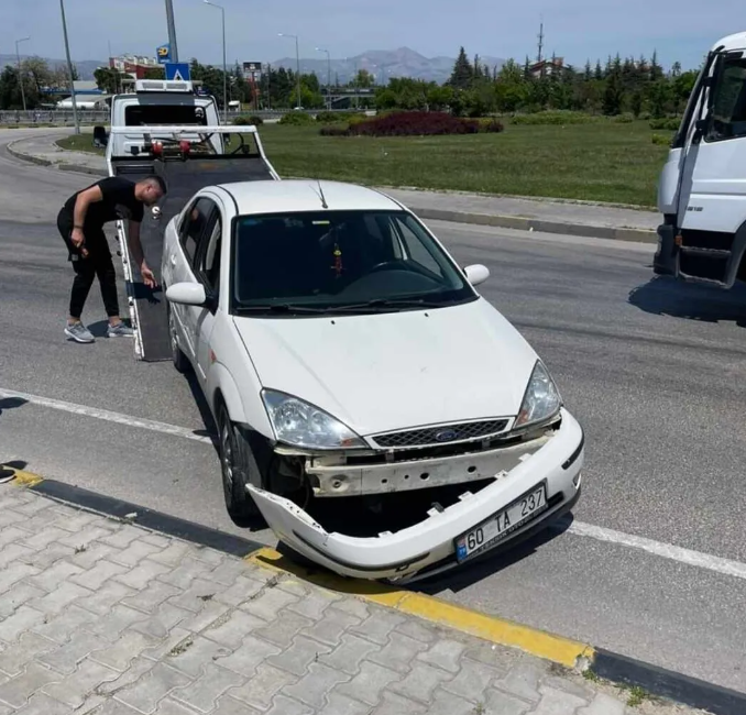 Isparta’da sürücüsünün kontrolünden çıkan