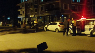 Ehliyetsiz sürücünün kullandığı motosikletle otomobil çarpıştı: 3 yaralı