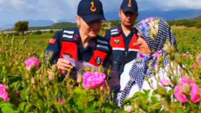 Jandarma Personelleri Gül Bahçelerinde Kadınlara KADES’i Tanıttı