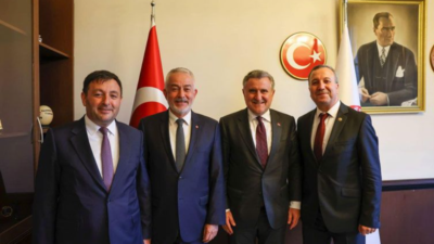 Spor Bakanı Bak’ı ziyaret ettiler