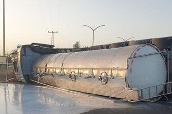 Daralan Yolda Kaza: Süt Tankeri ve Minibüs Çarpıştı