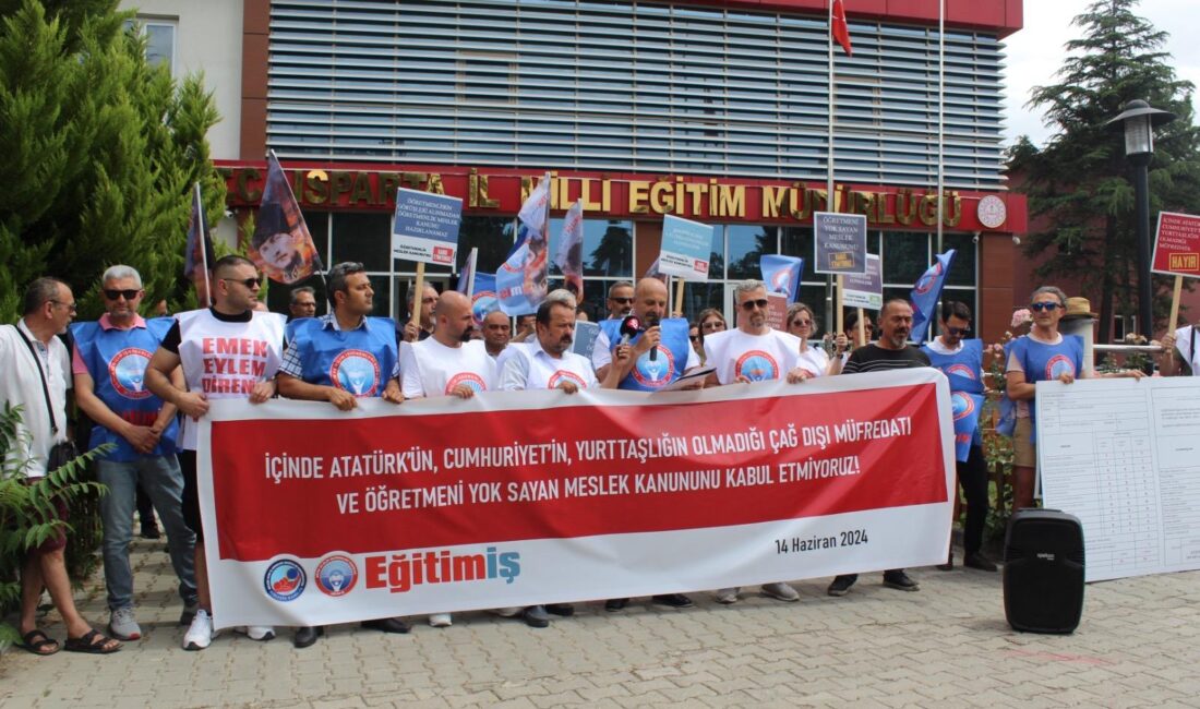Eğitim İş Sendikası üyeleri