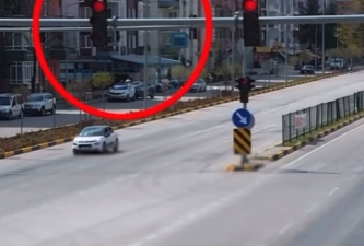 Isparta Emniyet Müdürlüğü Trafik Şube ekipleri, kent merkezinde denetimlerine ve devam ediyor.