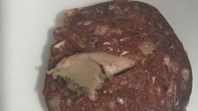 Pes Artık! Sucuğun İçinden İzmarit Çıktı