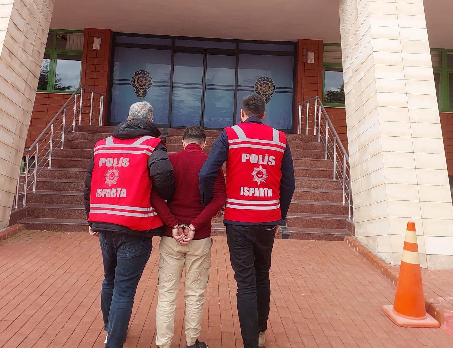 Isparta’da 34 Yıl Hapis Cezası Bulunan Firari Yakalandı