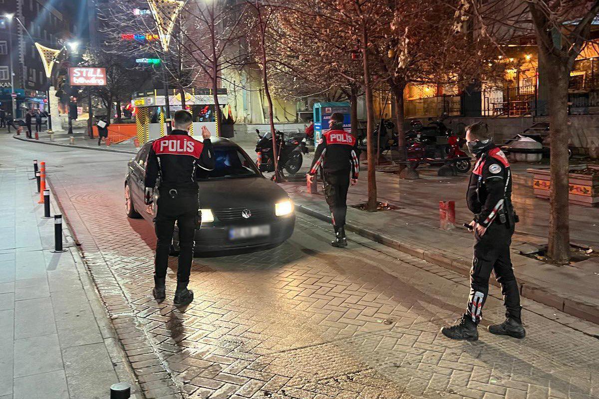 Isparta’da polisin şok uygulamalarında çok sayıda araç ve şahıs sorgulandı.