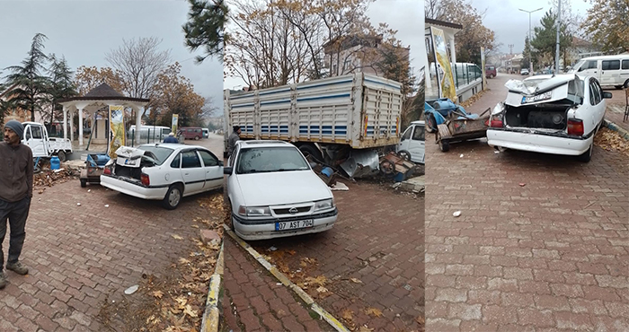 Freni boşalan kamyon, köyde dehşet saçtı