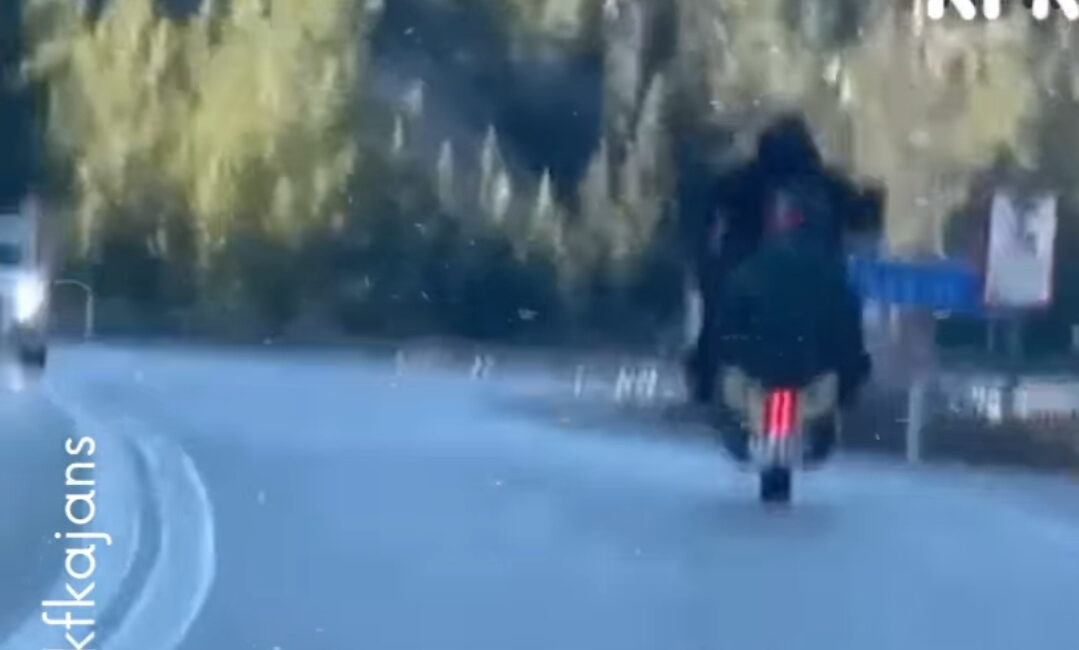 Antalya-Isparta Karayolu’nda bir motosiklet