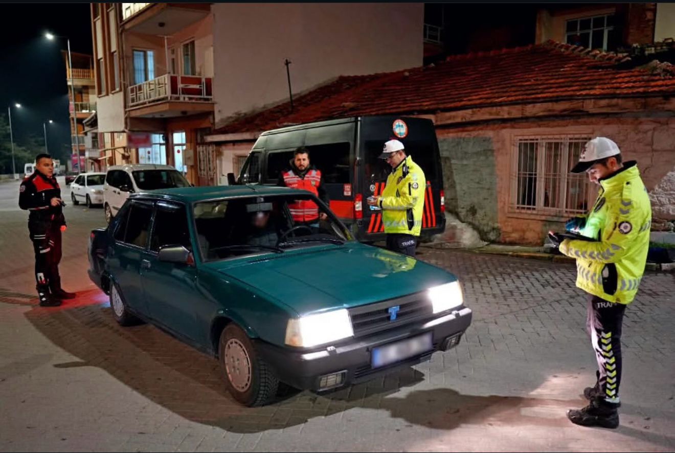 Isparta Emniyet Müdürlüğü’nden 10 Sürücüye İdari Para Cezası