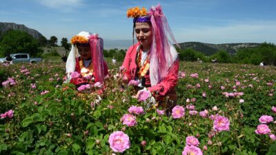 Isparta Gül Festivali’nde Yıldızlar Geçidi