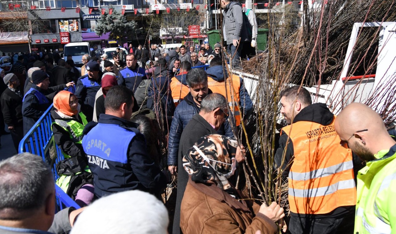 Isparta Belediyesi Ücretsiz Meyve Fidanı Dağıtımına Devam Ediyor