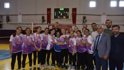 Eğirdir’de Ortaokullar Arası Yıldız Kızlar Voleybol Turnuvası Finali Gerçekleşti
