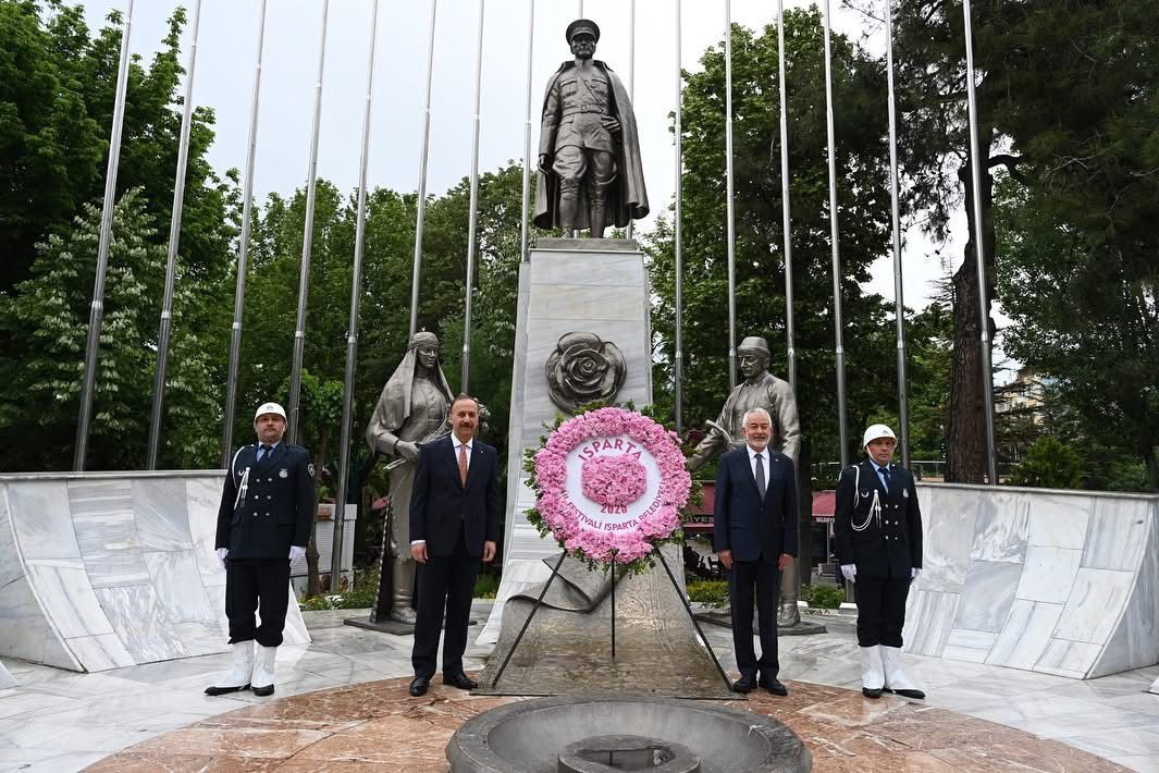 Yağmurla Gelen Bereket Gül Festivali Başladı
