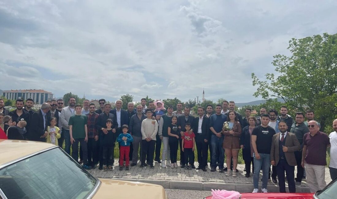 Klasik Otomobiller Isparta Sokaklarında Nostalji Rüzgarı Estirdi Türkiye Klasik Otomobil Sevenler