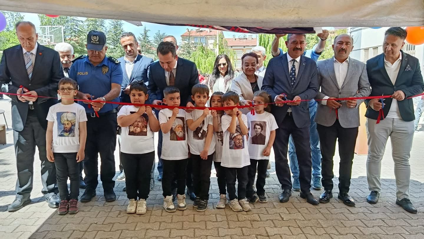 Şarkikaraağaç’ ta Bilim Fuarı Açıldı