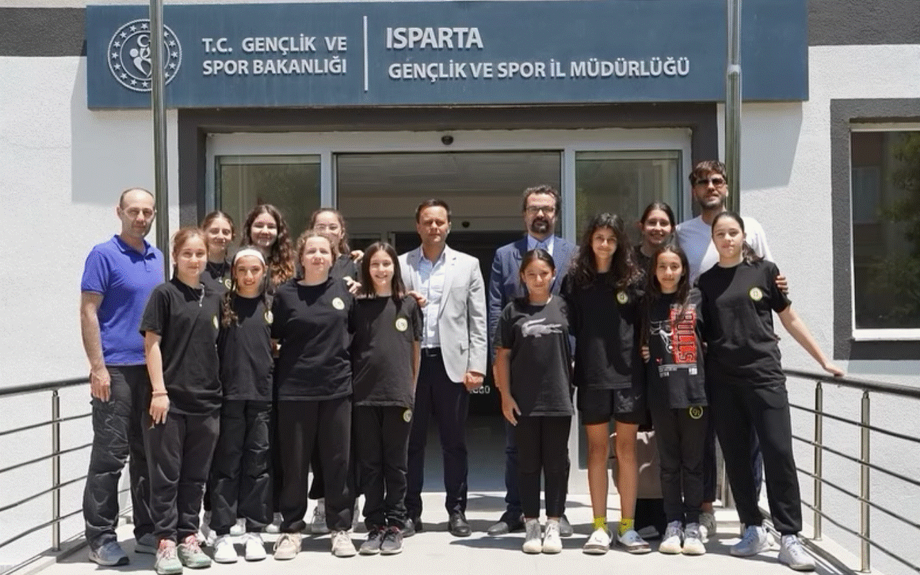 Türkiye İkincisi Altın Kızlardan Anlamlı Ziyaret