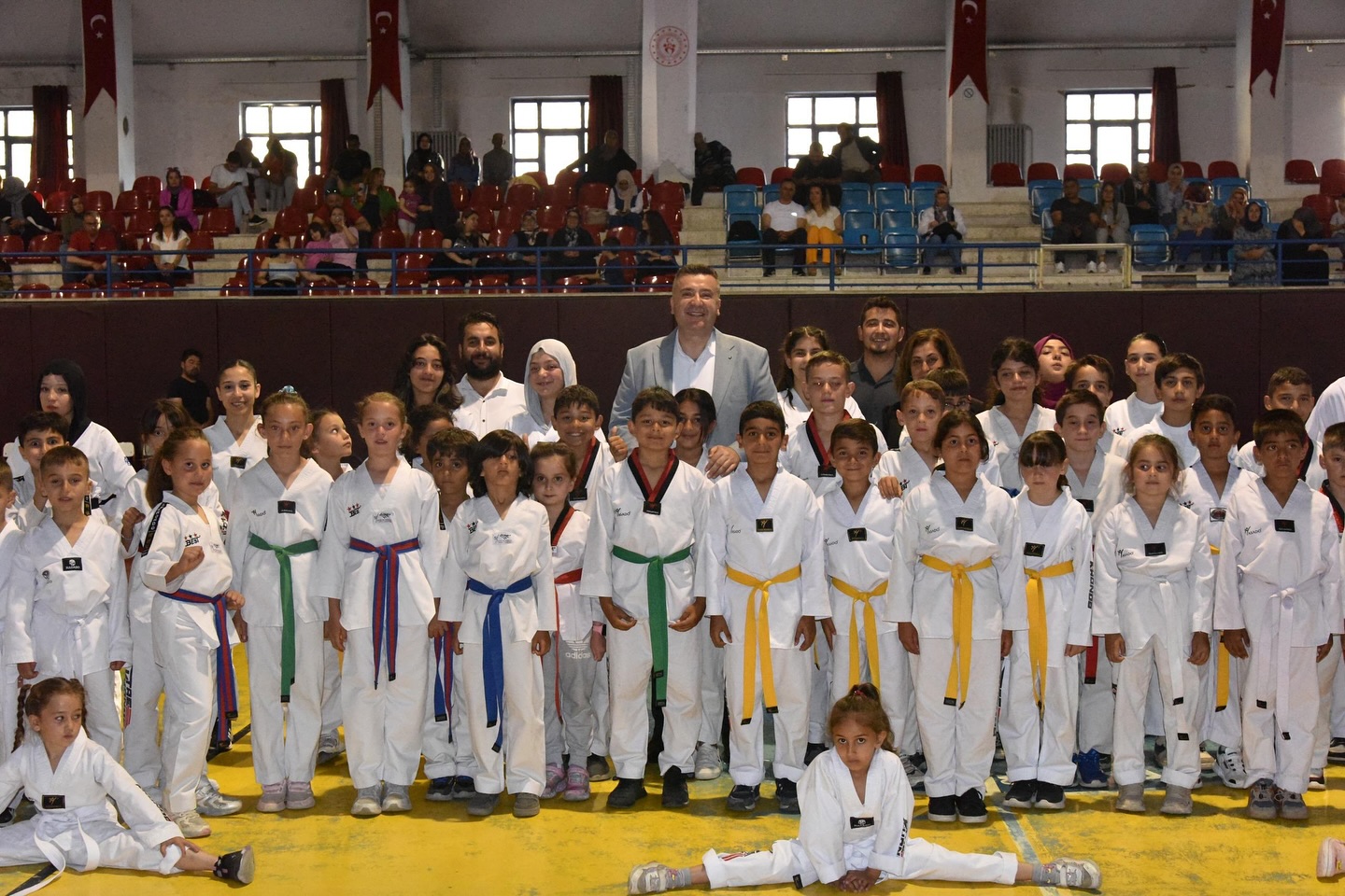 Eğirdir’de Taekwondo Kursu Sporcuları Kuşak Terfi Sınavında Hünerlerini Gösterdi