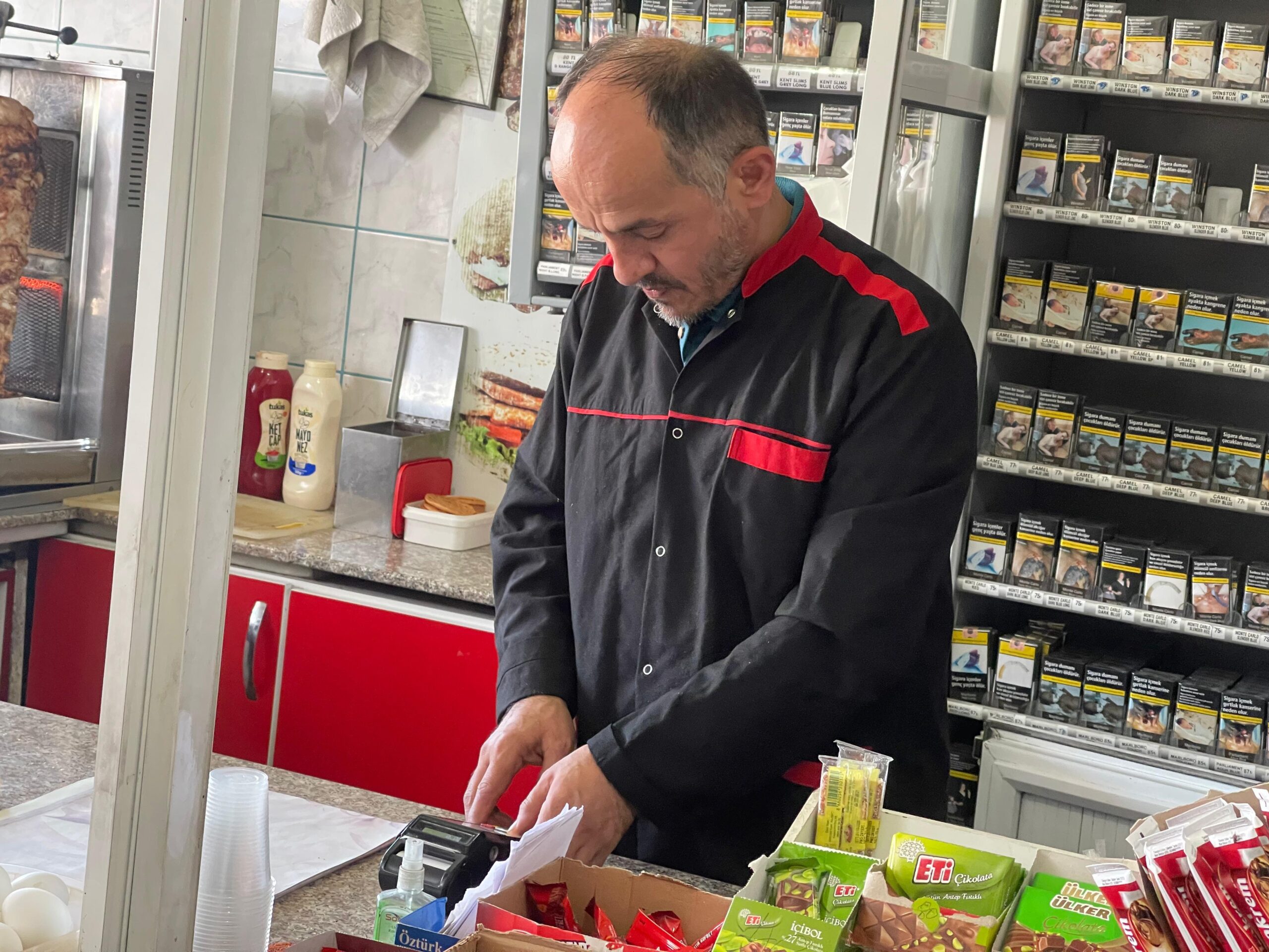 Isparta’da 30 Yıldır Vergisini Aksatmayan Bakkala Ödül