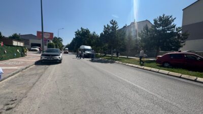 Otomobil Sahibini Beklemedi: Yola Atladı, Refüje Çıktı