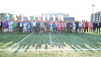 Belediye Personeli Sahada, Dostluk Kazanıyor