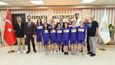 Nazmiye Demirel Ortaokulu Kızlar Basketbol Takımı’ndan Anlamlı Ziyaret