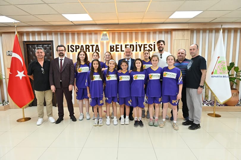 Nazmiye Demirel Ortaokulu Kızlar Basketbol Takımı’ndan Anlamlı Ziyaret