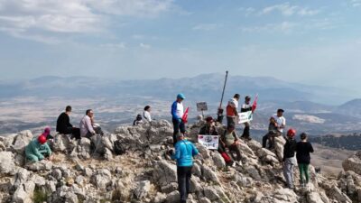 15 Temmuz Şehitleri İçin Davraz Dağı’na Anlamlı Zirve Tırmanışı
