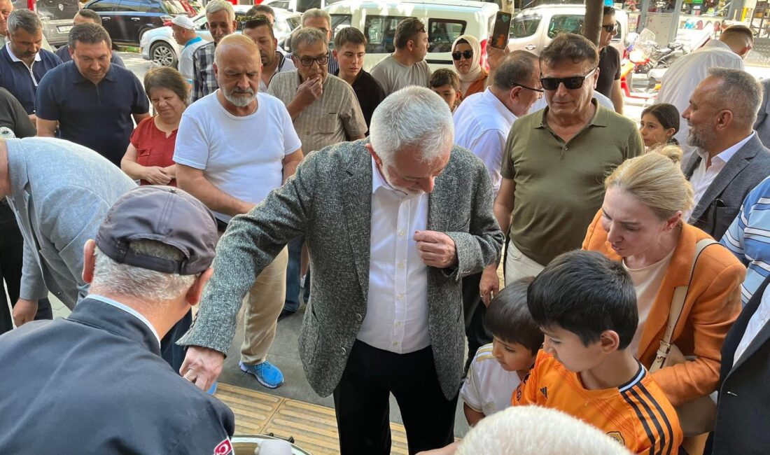 Isparta’da Esnaflardan Geleneksel Aşure İkramı Isparta’da Halı Sarayı ve