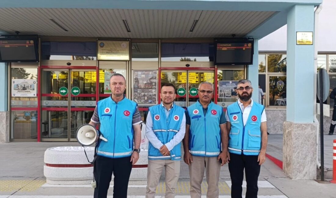 Isparta Hacıları Yurda Döndü Hac ibadetini tamamlayarak kutsal