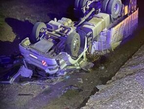 Tır Şarampole Devrildi: 1 Yaralı