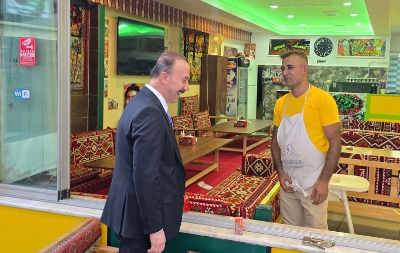 Vali Erin Kent Meydanında Vatandaşlarla Bir Araya Geldi