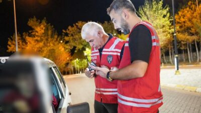 Isparta’da Polis Ekiplerinden Gece Park Denetimi