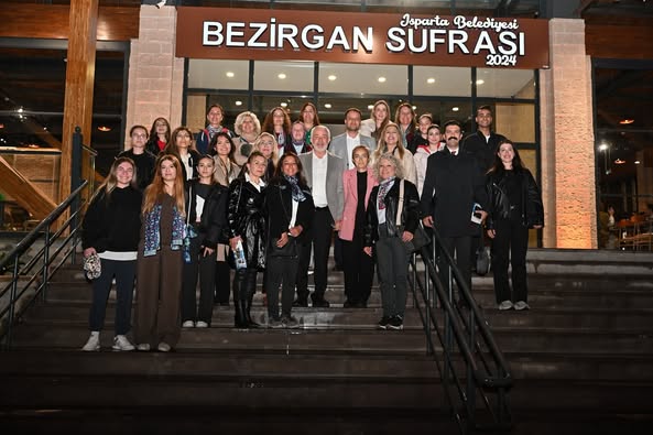 Başkan Başdeğirmen, Kadınlar Günü voleybol turnuvası finalistleriyle buluştu