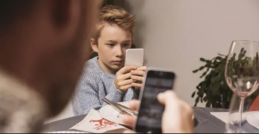 Akıllı telefon kullanımı miyopiyi hızla artırıyor