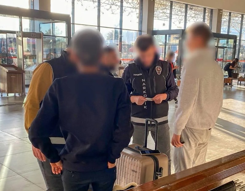Isparta Otogarında gerçekleştirilen narkoalan