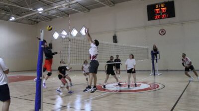 Isparta’da Cumhuriyet Coşkusu Voleybol Turnuvasıyla Yaşandı