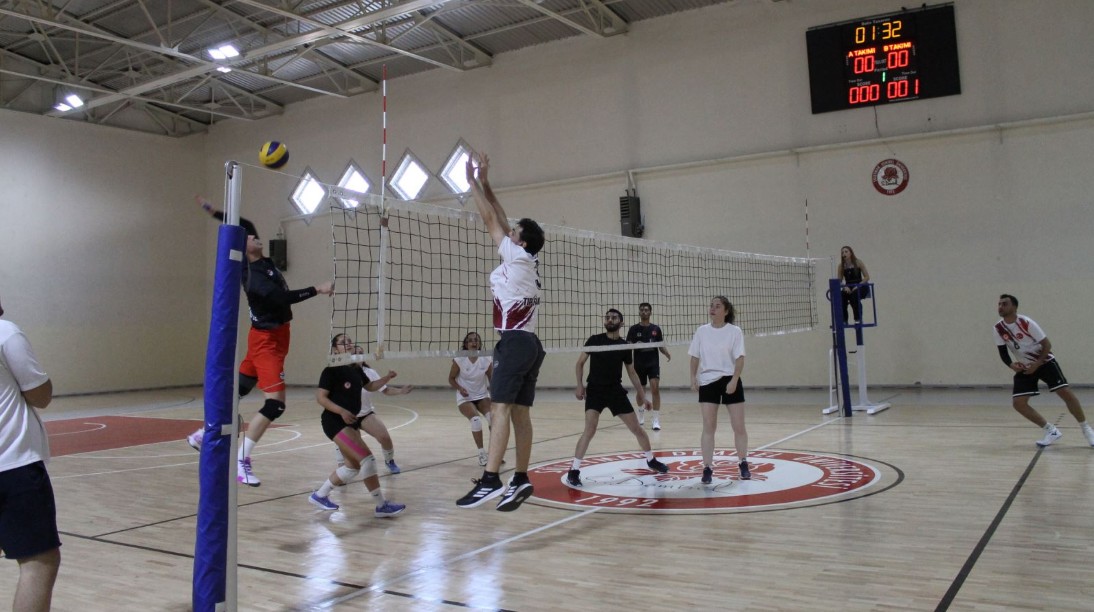 Isparta’da Cumhuriyet Coşkusu Voleybol Turnuvasıyla Yaşandı Süleyman Demirel Üniversitesi Sağlık,