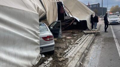 Isparta’da Otomobil İndirim Çadırına Daldı: Sürücü Yaralandı