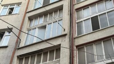 Isparta’nın En Yoğun Caddesinde Riskli Bina Paniği